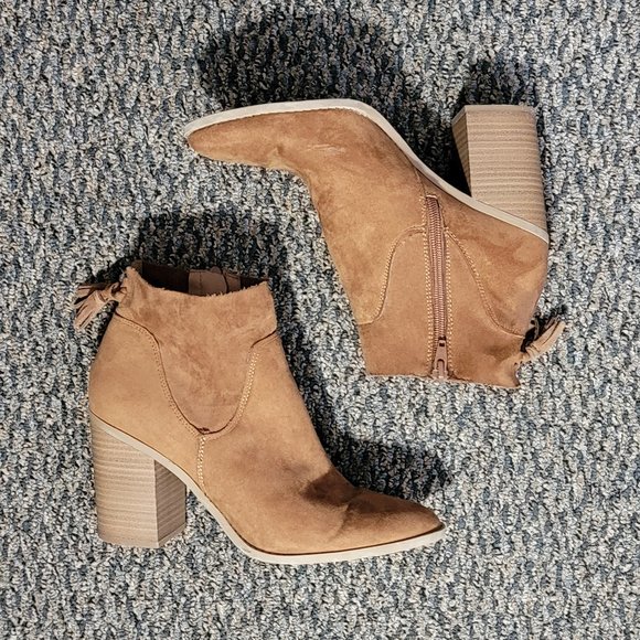 Universal Thread Women's Brown Suede Clare Tassel Heeled Bootie Size 8.5 - Picture 4 of 16